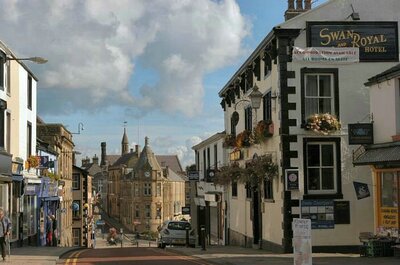 View towards the Market Place with the Swan and Royal in the foreground
